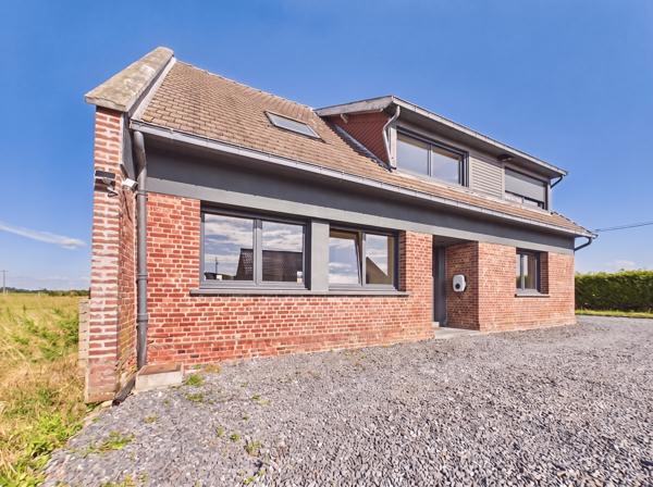 Maison
         7 pièces
        - 164 m² Exclusivité 399 000 € *
