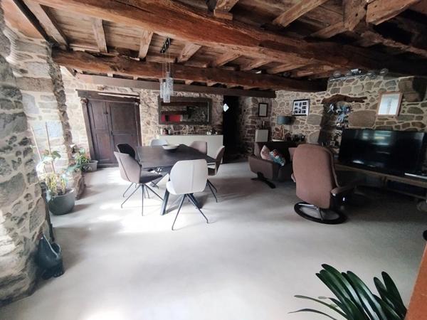 Adossée au rempart de MONCONTOUR 4 chambres