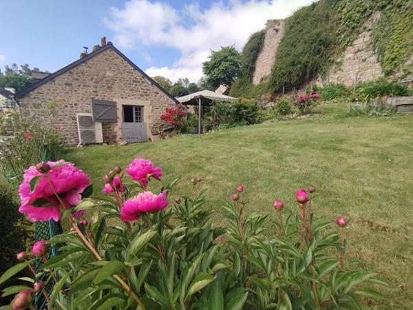 Adossée au rempart de MONCONTOUR 4 chambres