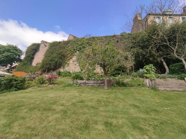 Adossée au rempart de MONCONTOUR 4 chambres