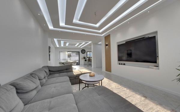 Maison à vendre    5 pièces • 130 m2 Le Blanc-Mesnil