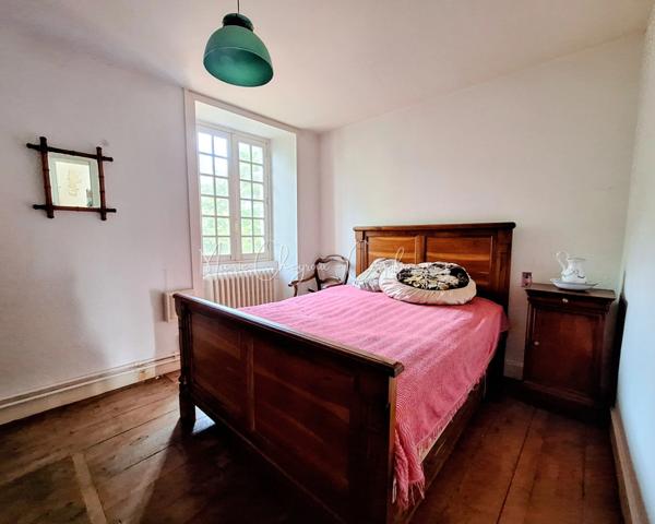 Domaine en pierres avec dépendances - JUGEALS NAZARETH (19)