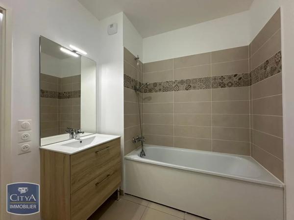 Appartement à louer 3 pièces 64.75m² Luisant (28600)