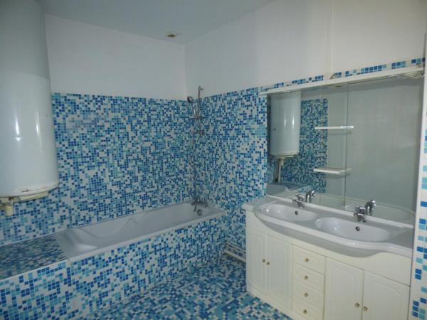 Immeuble avec 2 T2 de 65 m², cour intérieure, garage