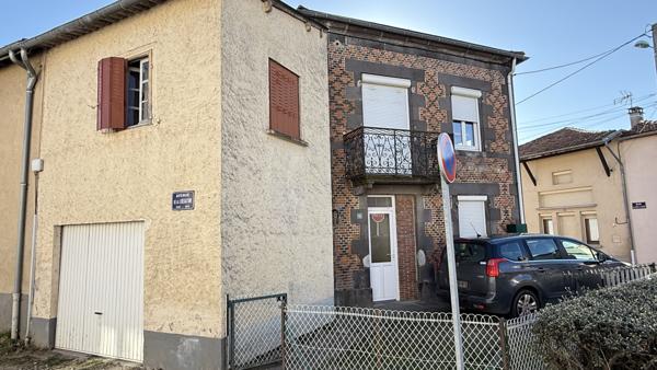 Randan (63310) Viager libre sur 2 têtes Monsieur 86 ans et Dame 85 ans - Maison de ville avec garage et cour