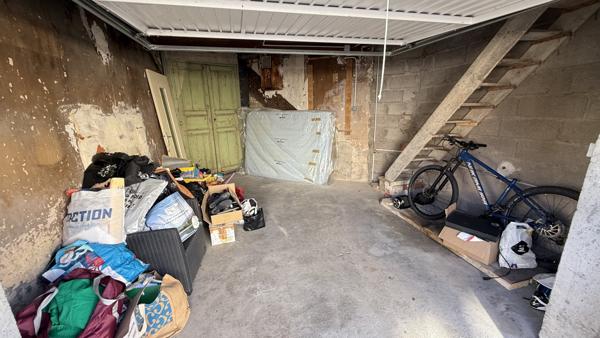 Randan (63310) Viager libre sur 2 têtes Monsieur 86 ans et Dame 85 ans - Maison de ville avec garage et cour