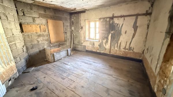 Randan (63310) Viager libre sur 2 têtes Monsieur 86 ans et Dame 85 ans - Maison de ville avec garage et cour