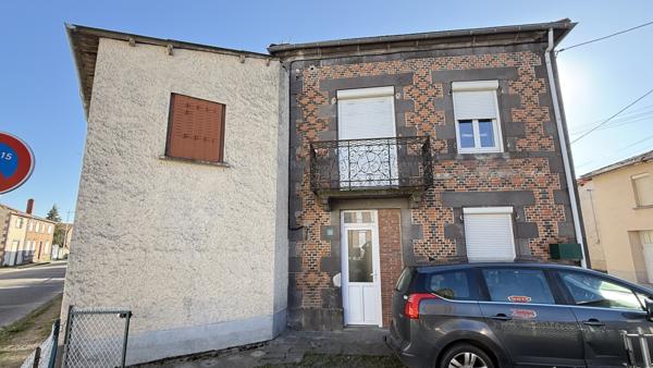 Randan (63310) Viager libre sur 2 têtes Monsieur 86 ans et Dame 85 ans - Maison de ville avec garage et cour