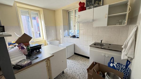 Randan (63310) Viager libre sur 2 têtes Monsieur 86 ans et Dame 85 ans - Maison de ville avec garage et cour