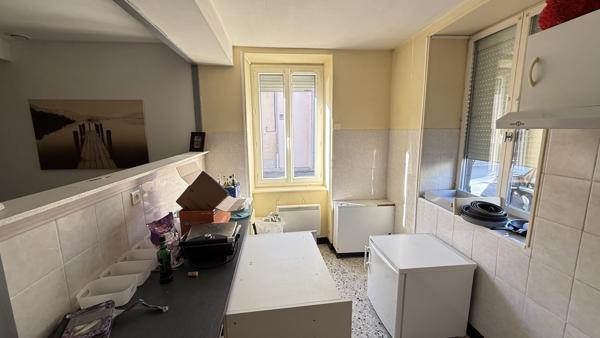 Randan (63310) Viager libre sur 2 têtes Monsieur 86 ans et Dame 85 ans - Maison de ville avec garage et cour