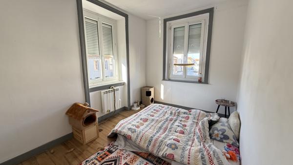 Randan (63310) Viager libre sur 2 têtes Monsieur 86 ans et Dame 85 ans - Maison de ville avec garage et cour