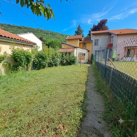 A VENDRE MAISON DE VILLE AVEC GARAGE ET JARDIN