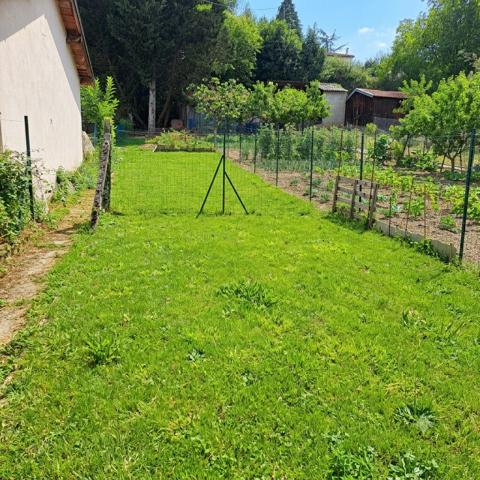 A VENDRE MAISON DE VILLE AVEC GARAGE ET JARDIN