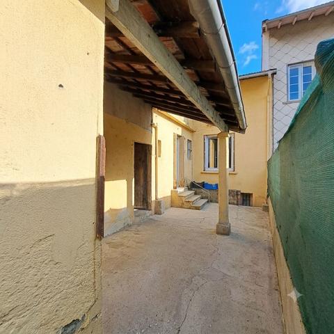 A VENDRE MAISON DE VILLE AVEC GARAGE ET JARDIN