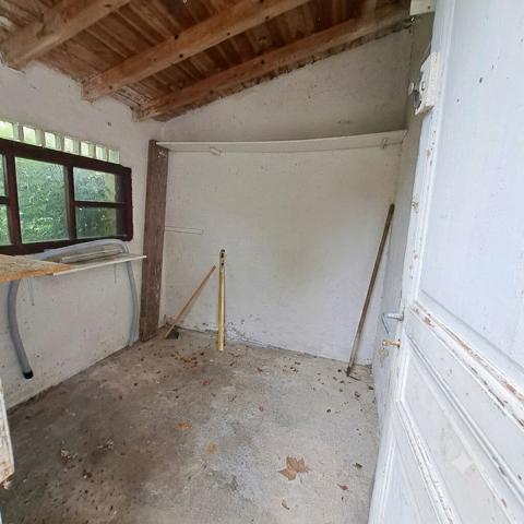A VENDRE MAISON DE VILLE AVEC GARAGE ET JARDIN