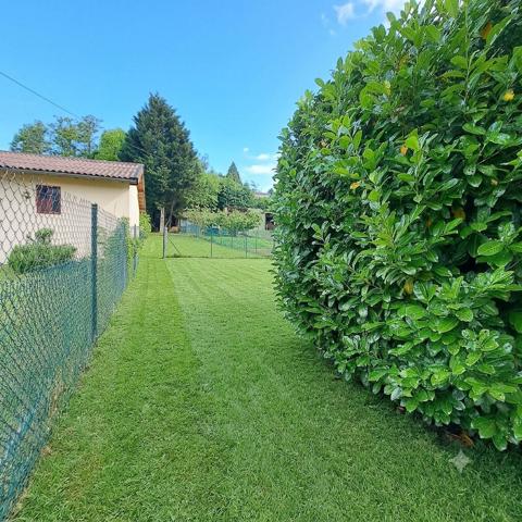 A VENDRE MAISON DE VILLE AVEC GARAGE ET JARDIN