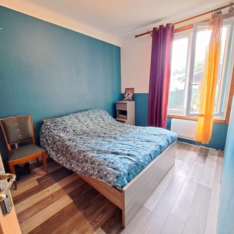 A VENDRE MAISON DE VILLE AVEC GARAGE ET JARDIN