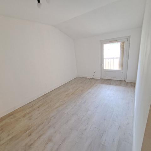 A VENDRE MAISON DE VILLE AVEC GARAGE ET JARDIN