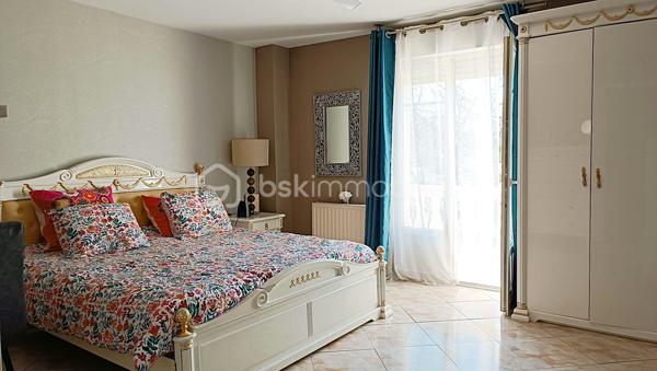 Maison traditionnelle de 312 m²