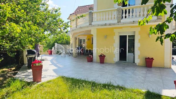 Maison traditionnelle de 312 m²