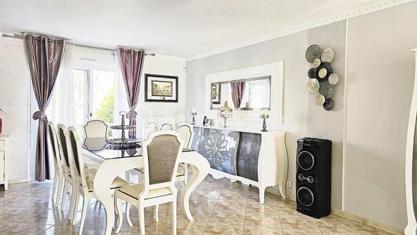 Maison traditionnelle de 312 m²