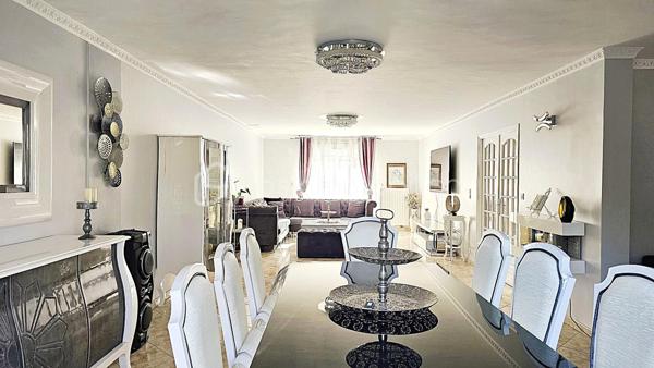 Maison traditionnelle de 312 m²