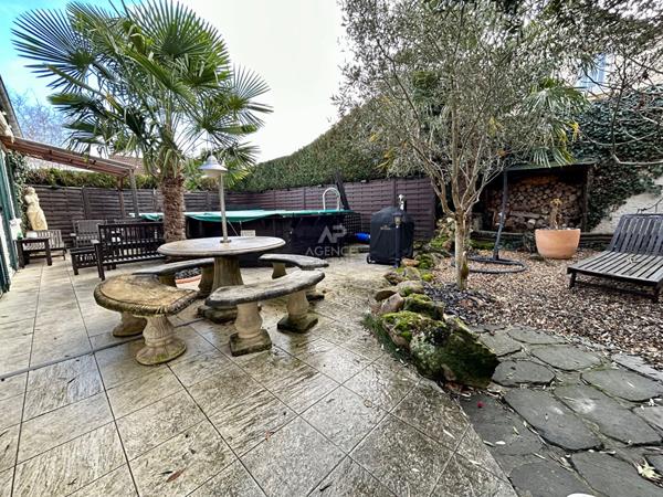 Maison 6 pièce(s) 123 m2 €595 000 ** - Référence 1068