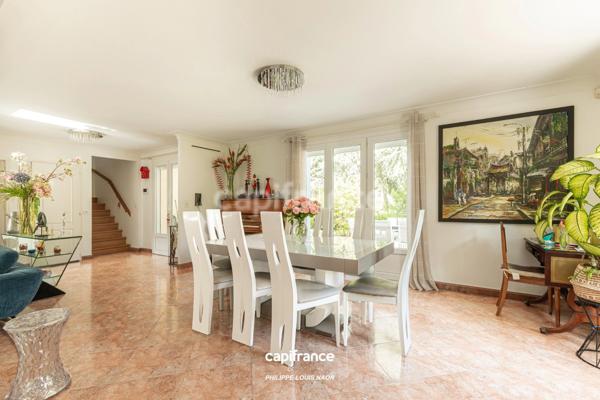 SUPERBE PROPRIÉTÉ AVEC PISCINE INTÉREIEUR À 5 MINUTES DU MANS !