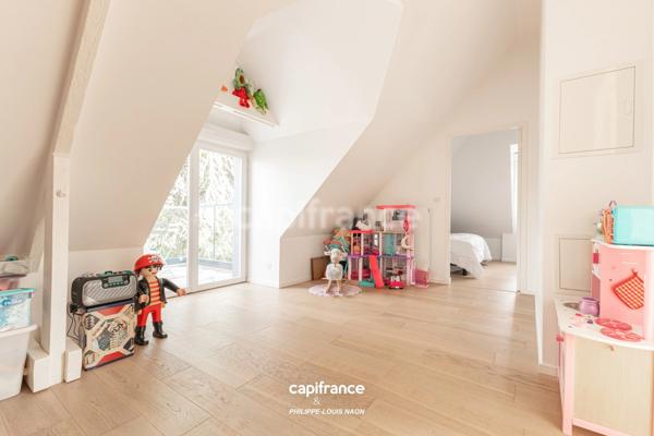 SUPERBE PROPRIÉTÉ AVEC PISCINE INTÉREIEUR À 5 MINUTES DU MANS !