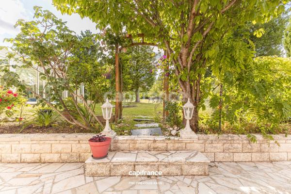 SUPERBE PROPRIÉTÉ AVEC PISCINE INTÉREIEUR À 5 MINUTES DU MANS !