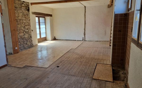Maison à vendre    2 pièces •  La Digne-d'Amont