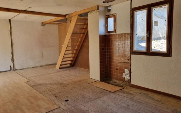Maison à vendre    2 pièces •  La Digne-d'Amont
