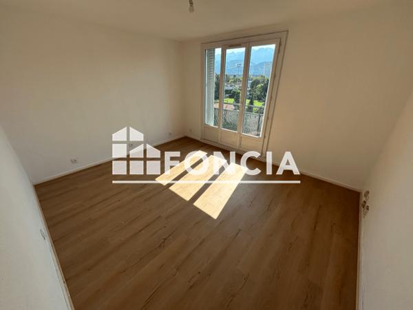 Location Appartement 3 pièces 56 m² - STALINGRAD LES GRANGES Grenoble 38000