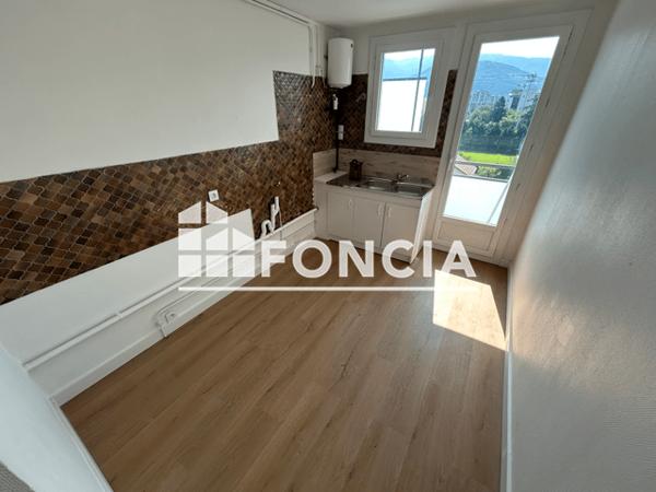 Location Appartement 3 pièces 56 m² - STALINGRAD LES GRANGES Grenoble 38000
