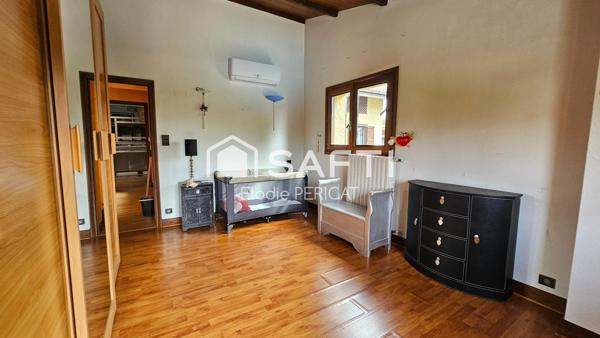 Maison familiale avec piscine et garage