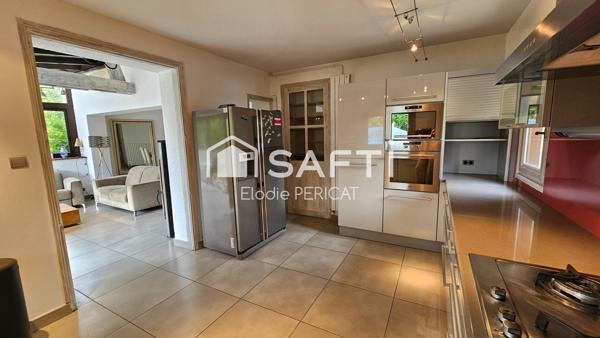 Maison familiale avec piscine et garage