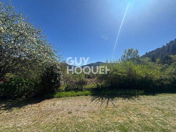 Proximité et vue sur village d'Antraigues-Asperjoc