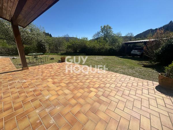 Proximité et vue sur village d'Antraigues-Asperjoc