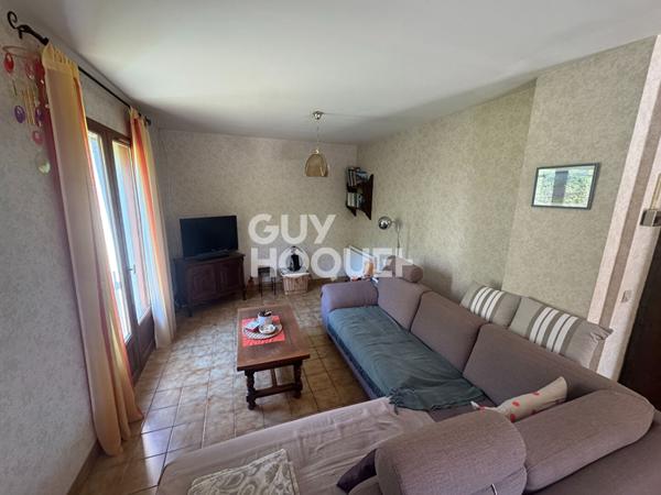 Proximité et vue sur village d'Antraigues-Asperjoc