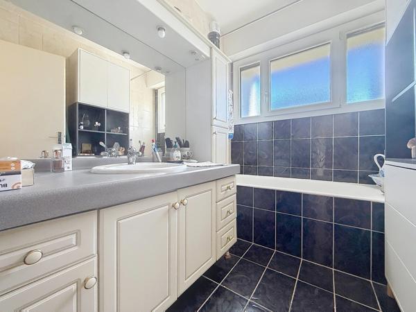 Appartement à vendre 5 pièces GEX (01)