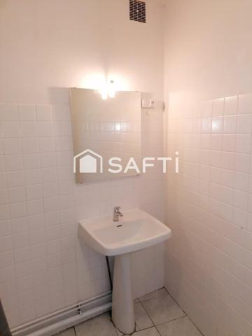 RDC , ideal pour senior ou retraité , pres des commerces , bien situé !