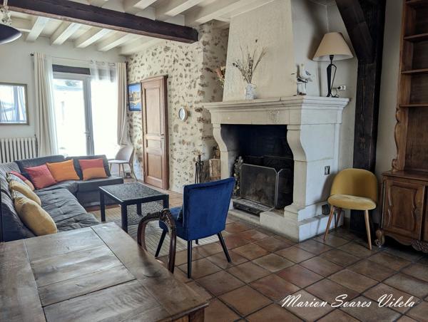 Maison de caractère avec terrasse, garage et fort potentiel. Centre-ville Chaumes-en-Brie.