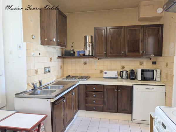 Maison de caractère avec terrasse, garage et fort potentiel. Centre-ville Chaumes-en-Brie.