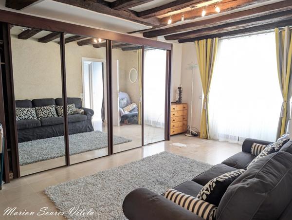 Maison de caractère avec terrasse, garage et fort potentiel. Centre-ville Chaumes-en-Brie.