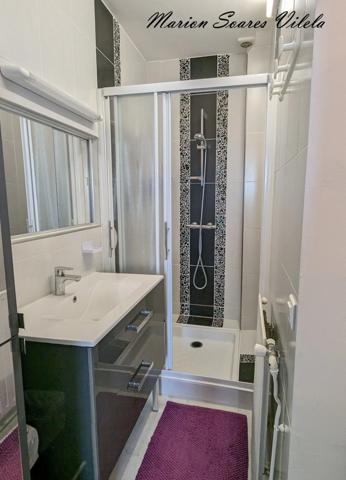 Maison de caractère avec terrasse, garage et fort potentiel. Centre-ville Chaumes-en-Brie.