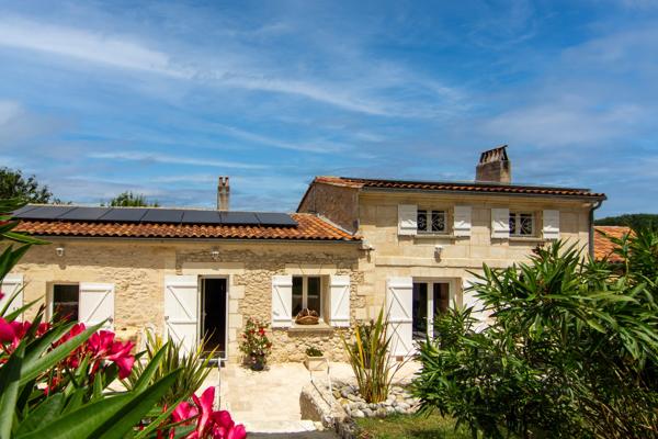 Maison
         7 pièces
        - 215 m² 550 000 € *