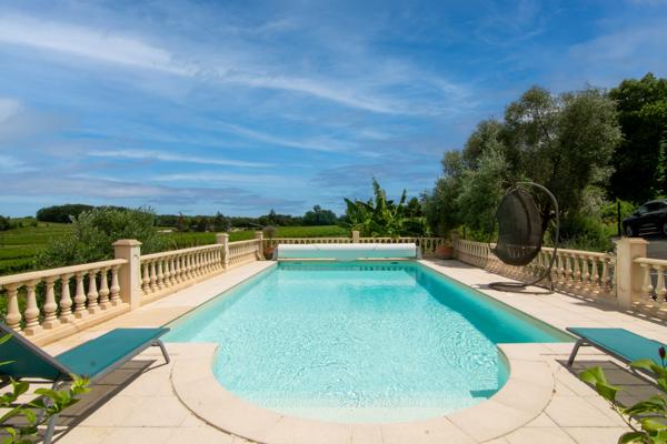 Maison
         7 pièces
        - 215 m² 550 000 € *