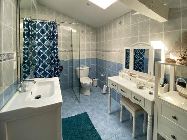 Maison
         7 pièces
        - 215 m² 550 000 € *