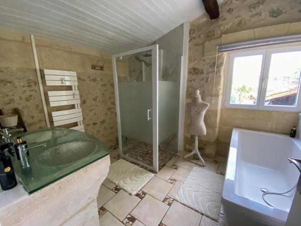 Maison
         7 pièces
        - 215 m² 550 000 € *