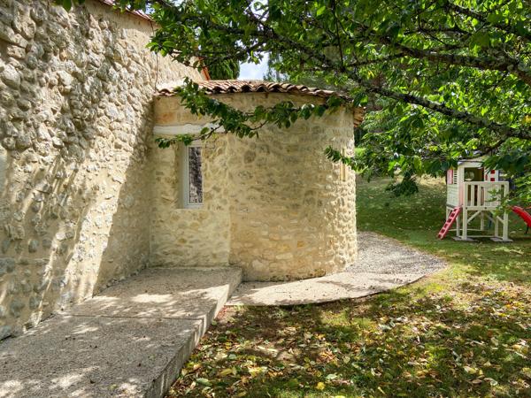 Maison
         7 pièces
        - 215 m² 550 000 € *
